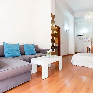 https://apartamento-centro-historico-malaga-29008.1costadelsol.com